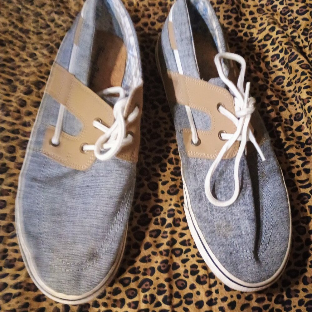 Tommy Bahama  men shoe size 10d